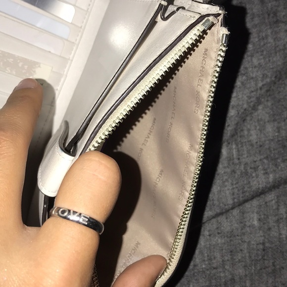 Michael Kors wallet/wristlet - Picture 3 of 6
